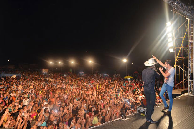 Cerca de 5 mil pessoas curtiram o Show de Bruno e Barreto em Quatá