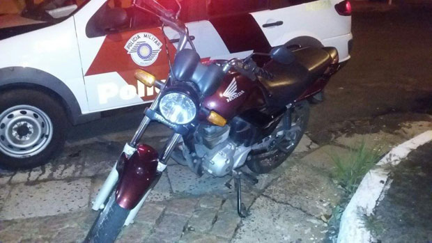 PM recupera moto furtada antes do dono saber sobre o furto