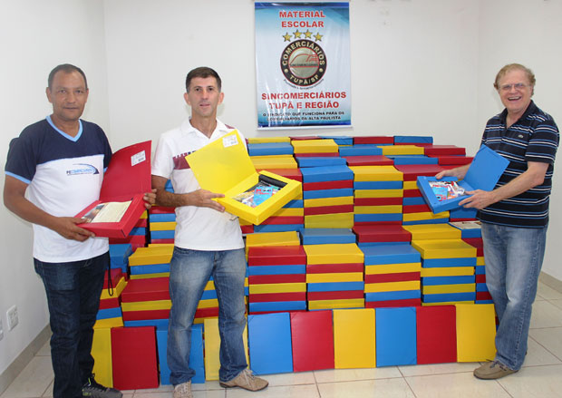 Sincomerciários de Tupã inicia entrega dos kits escolares