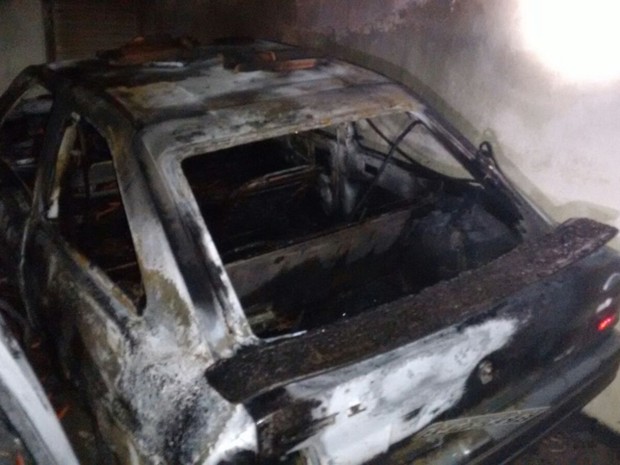 Incêndio destrói garagem de casa em Tupã