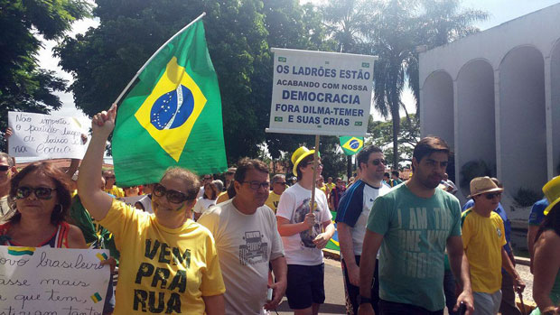 Tupãenses organizam protestos para hoje à tarde na Av. Tamoios