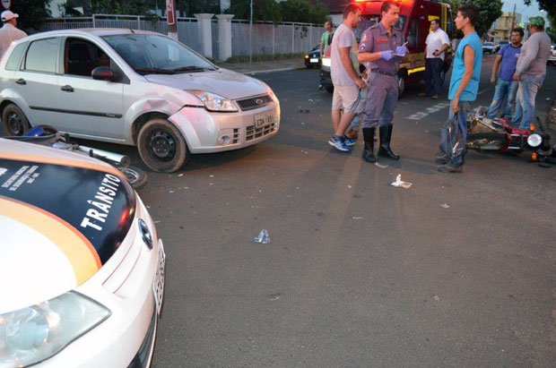 Acidente entre motos e carro volta a acontecer na Av. Tabajaras