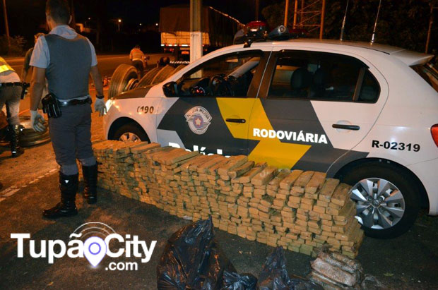 Polícia Rodoviária apreende caminhão recheado de maconha em frente a base de Tupã