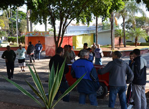 Prefeitura realiza reunião com barraqueiros e ambulantes do Tupã Junina