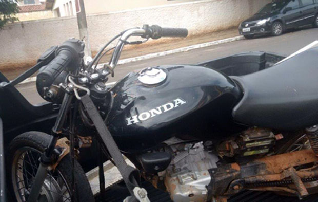 PM localizada moto furtada no interior de garagem no Jd. Aritana