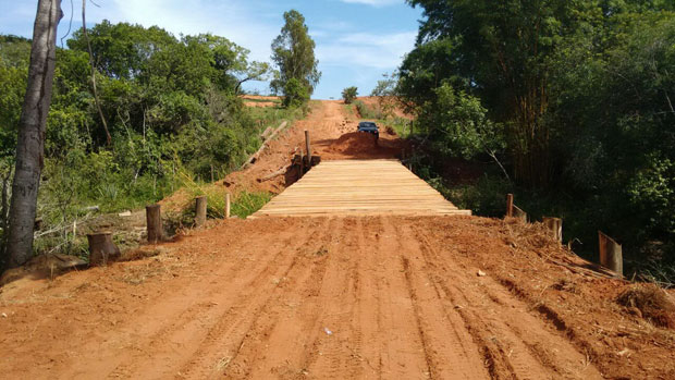 Liberada a passagem da estrada do Sete de Santana no córrego Pitangueira