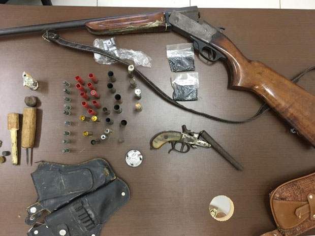 Polícia apreende armas em chácara, dono é apontado por fazer ameaças