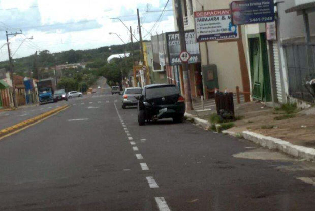 Motorista é preso por embriaguez ao provocar acidente no centro de Tupã