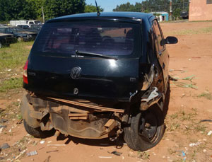 Veículos ficam destruídos em acidente na Av. Tamoios