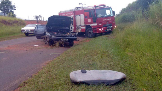 Três pessoas ficam feridas em capotamento entre Tupã e Arco-Íris