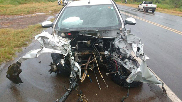 Veículo perde controle e atinge Bi-Trem na Rodovia em Rinópolis