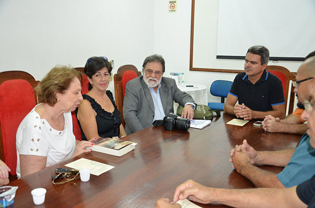 Prefeito recebe visita de membros da Academia Tupãense de Letras, Ciências e Artes