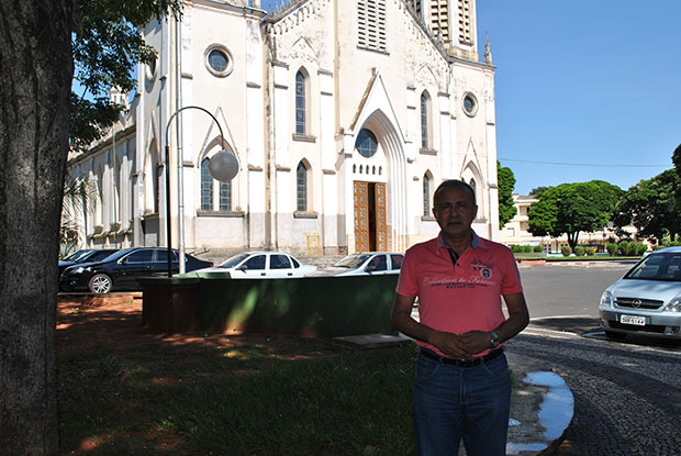 Vereador pede melhorias na iluminação da Praça da Bandeira