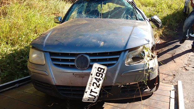 Veículo capota na estrada de Herculândia