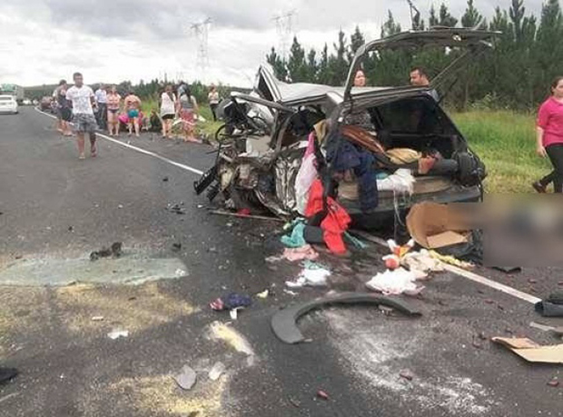 Mãe e filhos moradores de Pompéia morrem em grave acidente na BR-­153 no Paraná