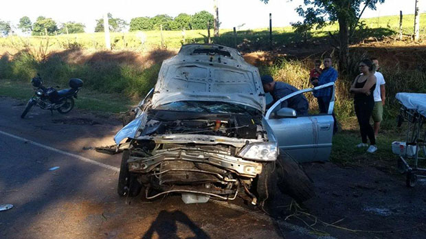 Carro capota em vicinal que liga Tupã, Bastos e Quatá