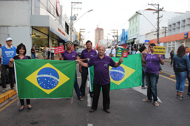 Tupãenses se mobilizam contra as reformas e aderem movimento do dia 28