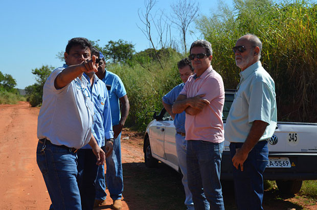 Prefeito Ricardo e equipe Codasp visitam a estrada Tupã-Universo