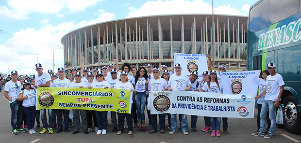 Tupãenses protestam em Brasília em marcha que reuniu mais de 100 mil pessoas