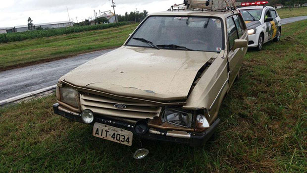 Carros colidem em vicinal que liga Bastos a Iacri