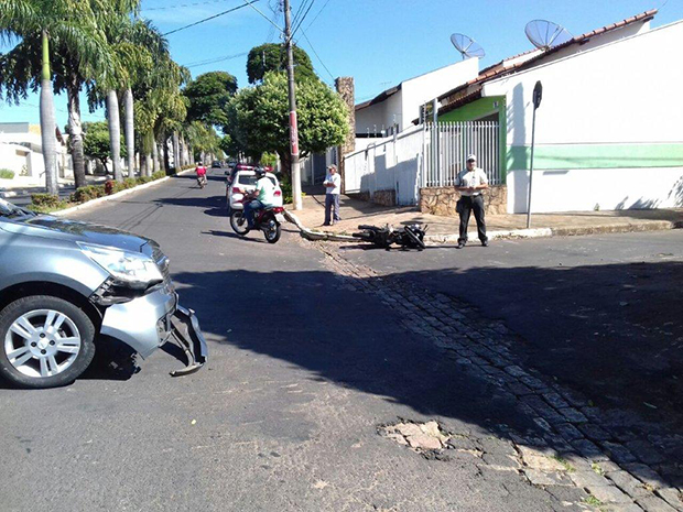 Acidente no centro deixa mulher ferida