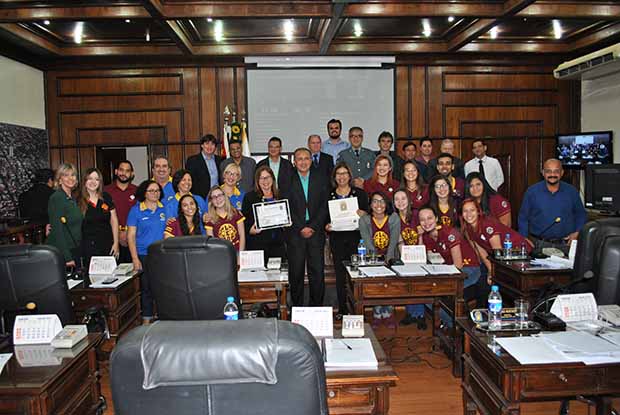 Câmara Municipal entrega moção de congratulações ao Lions Clube de Tupã