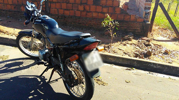 Adolescentes são flagrados conduzindo moto roubada em Tupã