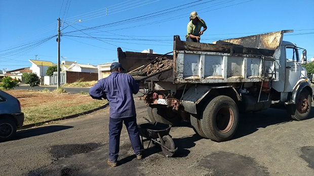 Moradores elogiam a operação tapa-buracos