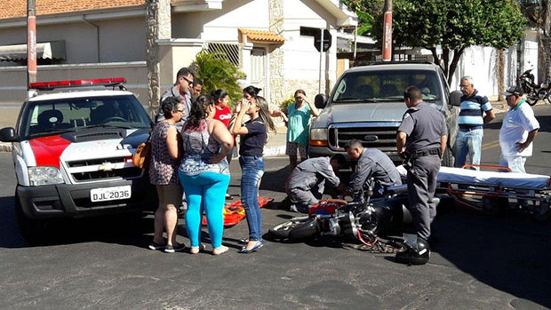 Após acidente condutora foge e deixa passageira ferida no local