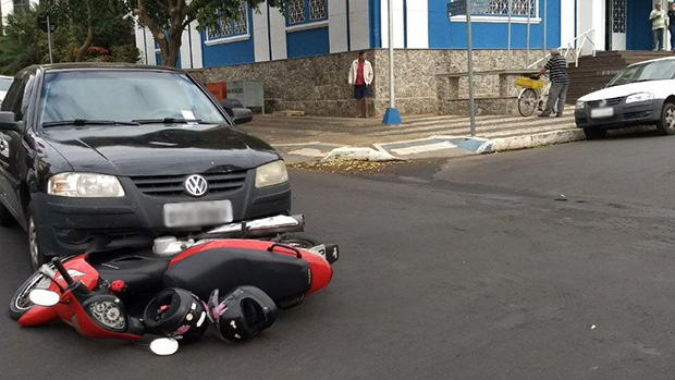 Duas pessoas ficam feridas em acidente de trânsito no centro de Tupã