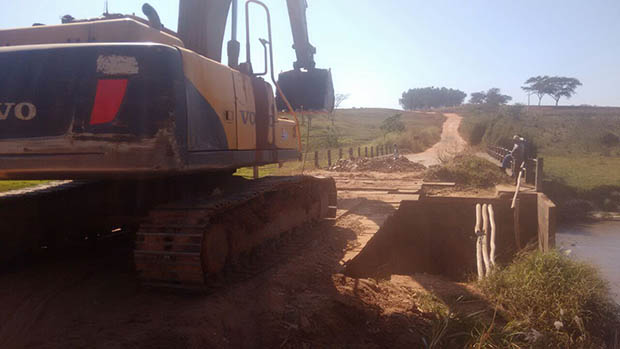 Prefeitura inicia recuperação da cabeceira da ponte que interliga Tupã a Arco-Íris