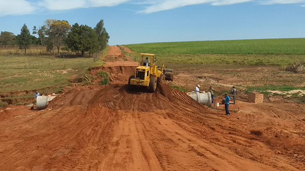 Prefeitura também recupera estrada do Picadão