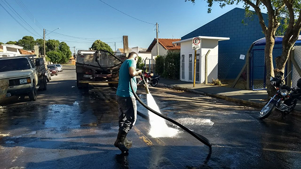 Prefeitura mantém serviços de melhorias nas estradas rurais