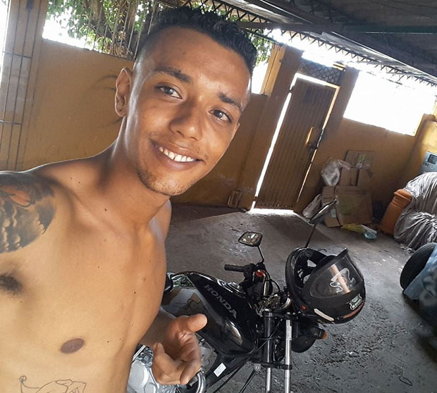 Jovem motociclista morre após bater contra caçamba em Tupã