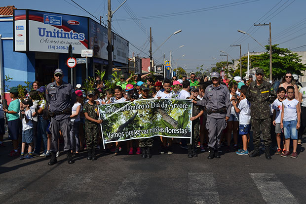 Polícia Ambiental realiza caminhada ecológica