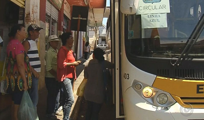 Passagem de ônibus passa a ser gratuita após prefeitura de Tupã assumir serviço