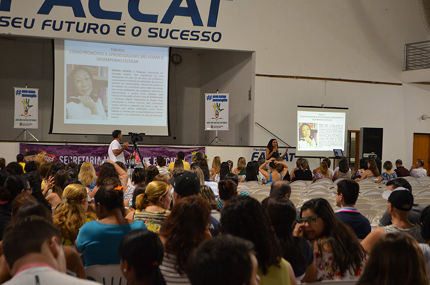 Palestra com Regina Shudo reúne mais de 500 educadores e autoridades