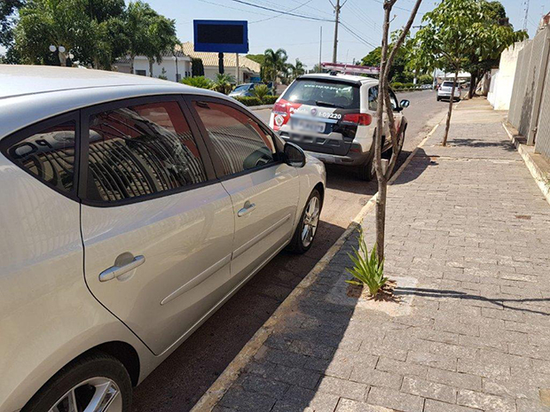 Veículo roubado e clonado em SP é apreendido em Herculândia