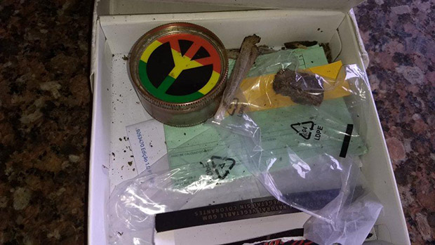 Jovem de 25 anos é flagrado com maconha na base da PM em Tupã