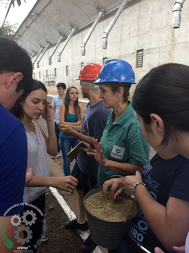 Alunos de Engenharia de Biossistemas visitam CEAGESP de Tupã