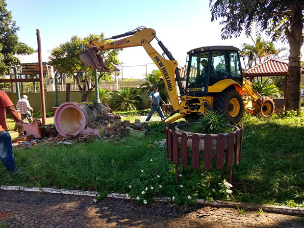 Prefeitura realizou melhorias na praça da escola Anísio Carneiro