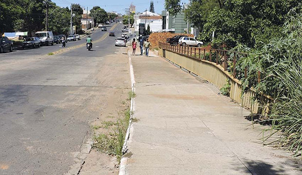 Ponte da baixada da Tamoios não oferece risco