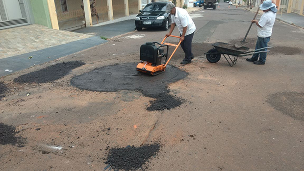 Operação Tapa-Buracos continua recuperando vias mais degradadas