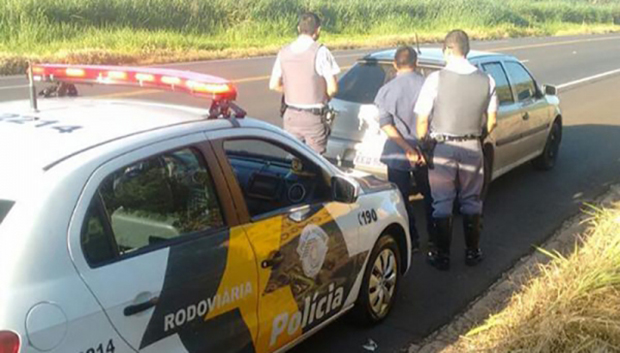 Carro furtado em Tupã é recuperado instantes depois na SP-294