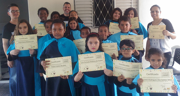 Alunos do projeto Adolescente consciente recebem certificado