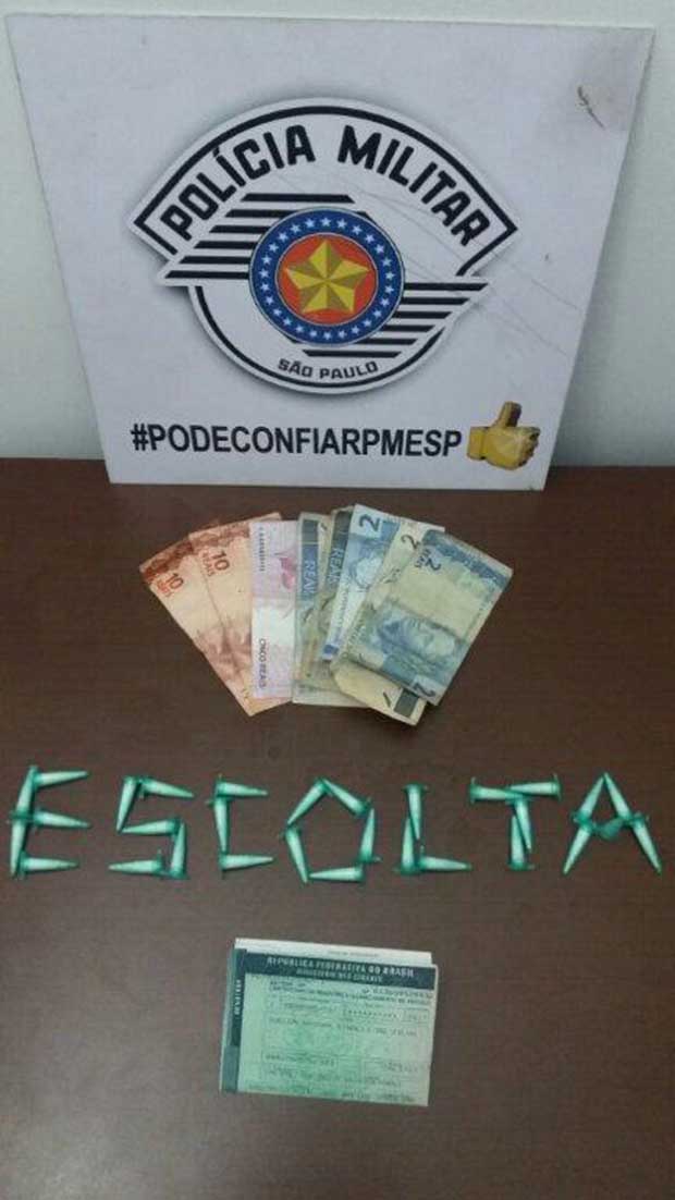 Polícia Militar dupla flagrada com 30 pinos de cocaína em Tupã