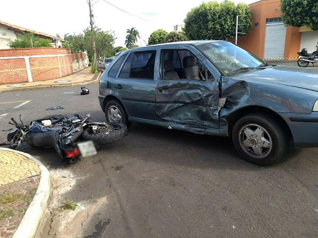 Motociclista na contramão causa acidente de trânsito no centro de Tupã