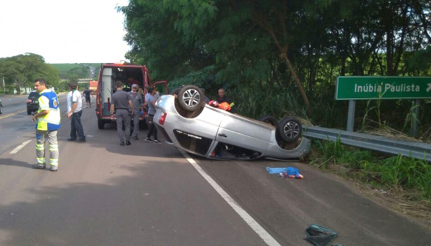 Novo acidente com capotamento de veículo na SP-294