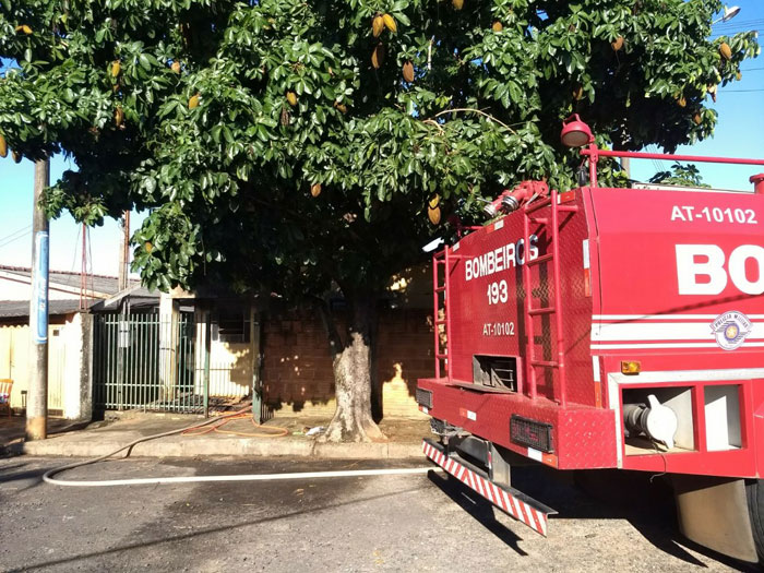 Idosa é socorrida com queimaduras de incêndio em casa no bairro Santa Rita