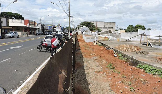 Praça de uso múltiplo não será inaugurada antes do carnaval